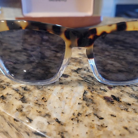 NWOT illesteva sunglasses - Picture 3 of 4